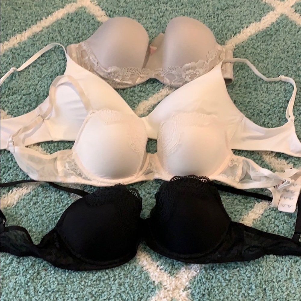 Victoria Secret bras lot (4)